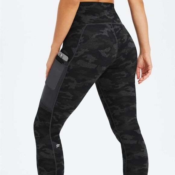 Fabletics Camo Leggings & Bra Bundle - Picture 2 of 15